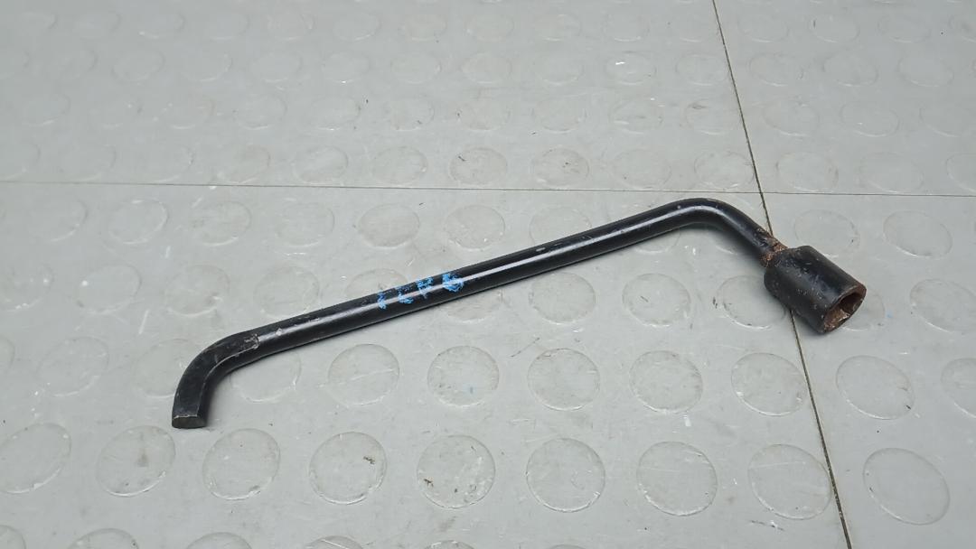 ключ колесный (балонный) Peugeot Partner 2 поколение (B9) 2010, 1.6 л., дизель, МКПП - фото №1