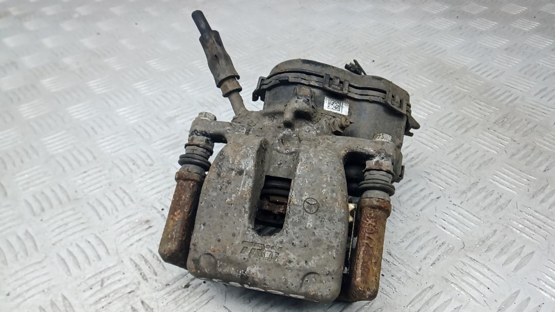 суппорт задний правый Mercedes-Benz A-Класс W176 2013, 1.5 л., D A160 CDI, дизель, МКПП, хетчбэк 5 дв. - фото №1