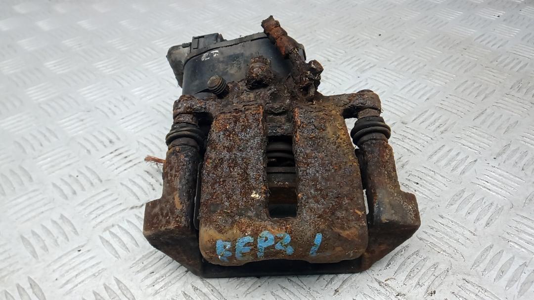 суппорт задний левый Volvo XC60 1 поколение 2010, 2.4 л., дизель, МКПП, внедорожник 5 дв. - фото №1