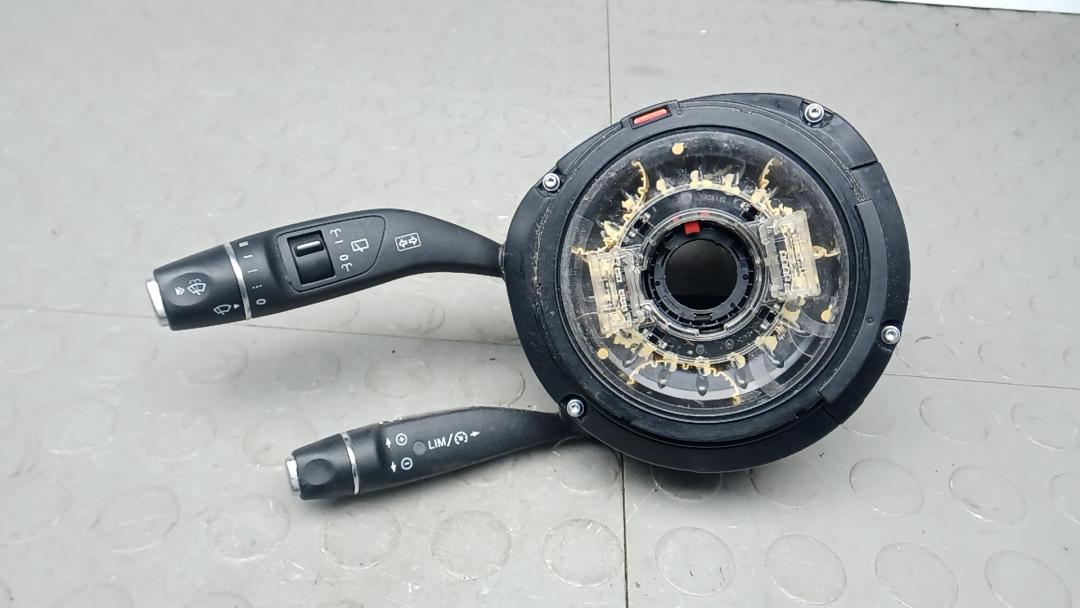 переключатель подрулевой Mercedes-Benz A-Класс W176 2013, 1.5 л., D A160 CDI, дизель, МКПП, хетчбэк 5 дв. - фото №1