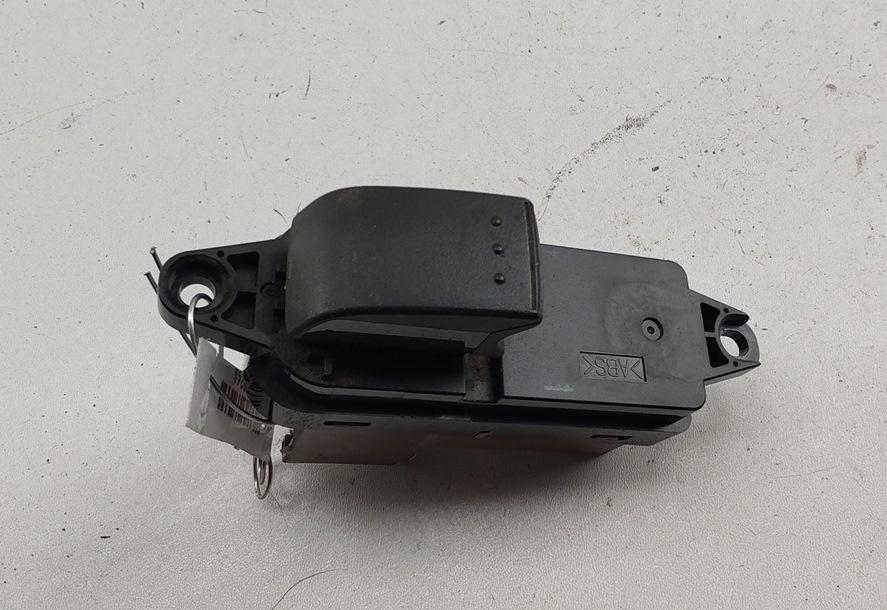 кнопка стеклоподъемника заднего правого Mazda 6 GG/GY 2006, 2.0 л., бензин, МКПП, чёрный, универсал, GP9G66380