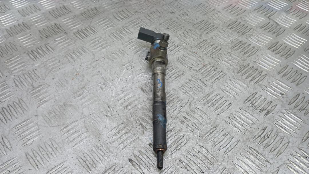 форсунка Volkswagen Passat B7 2011, 1.6 л., дизель, МКПП, седан, 03L130277B - фото №1