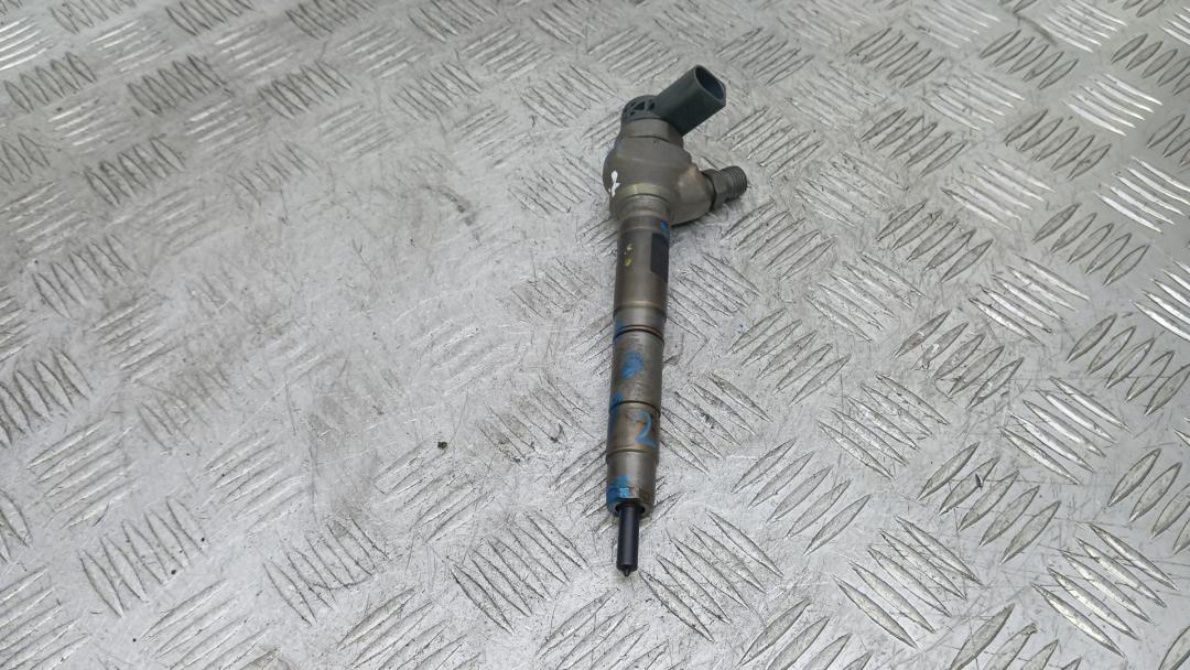 форсунка Volkswagen Golf 6 поколение 2010, 2.0 л., TDi CR, дизель, МКПП, хетчбэк 5 дв., 0445110369, 03L130277J - фото №1