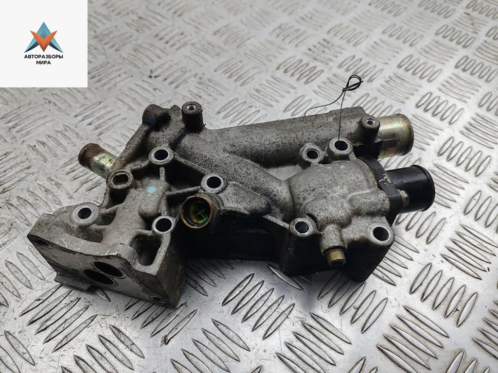 корпус термостата Citroen Xsara Picasso 1 поколение 2002, 1.8 л., бензин, МКПП, серый, минивэн, 9635696080 - фото №1