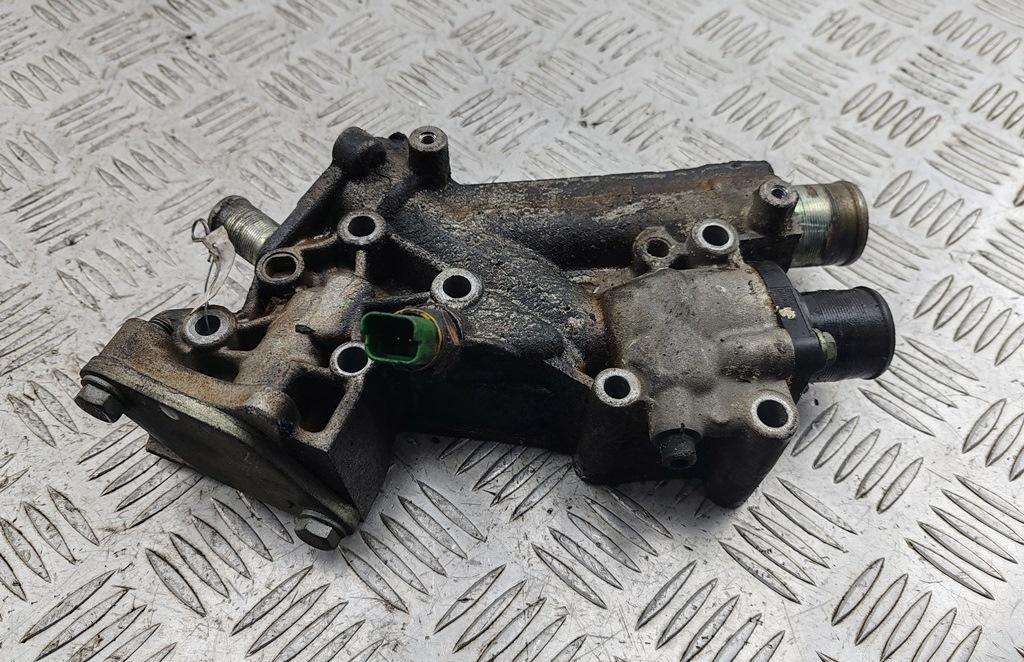 корпус термостата Peugeot 607 2000, 2.2 л., бензин, МКПП, серый, седан, 9635686080