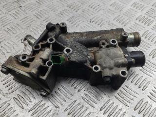 корпус термостата Peugeot 607 2000, 2.2 л., бензин, МКПП, серый, седан, 9635686080