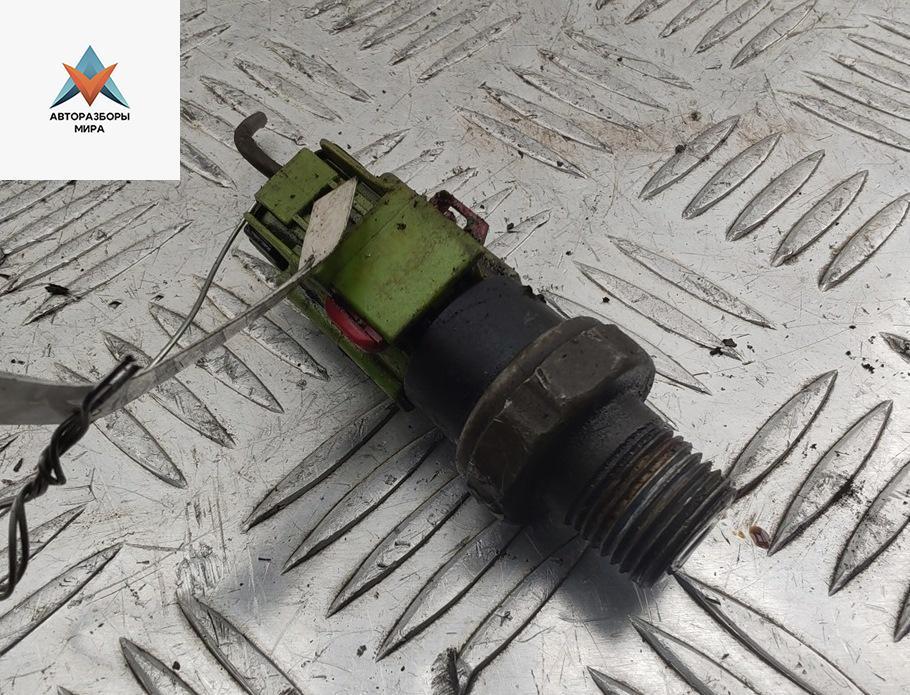 датчик давления масла Chrysler Voyager 4 поколение 2001, 2.4 л., бензин, МКПП, серый, минивэн, 4707670 - фото №1