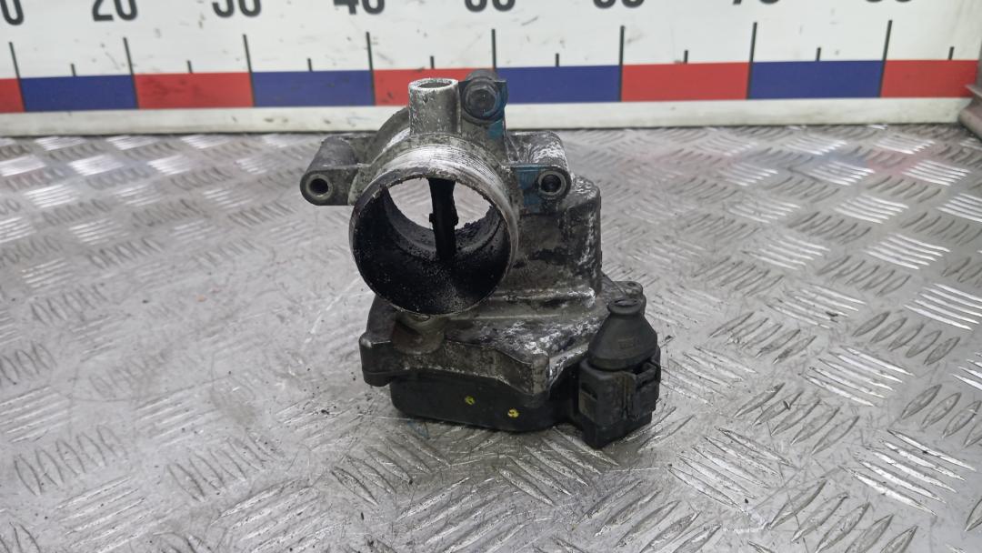 заслонка дроссельная Volkswagen Passat B7 2011, 1.6 л., дизель, МКПП, седан, 03L128063Q - фото №1