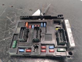 блок предохранителей Peugeot 307 1 поколение 2004, цвет, 9650618480