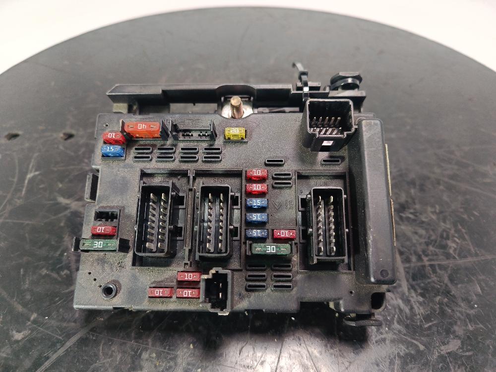 блок предохранителей Peugeot 307 1 поколение 2004, цвет, 9643538180 - фото №1