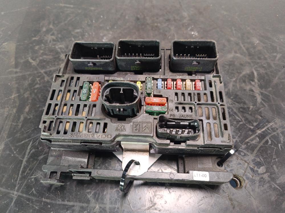 блок предохранителей Citroen C8 1 поколение 2006, цвет, 9661682980 - фото №1