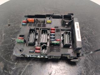 блок предохранителей Peugeot 307 1 поколение 2004, цвет, 9644038680