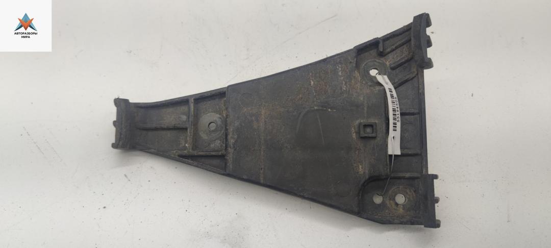 кронштейн переднего бампера Audi A4 B5 1996, 1.6 л., бензин, МКПП, серый, седан, 8D0807284 - фото №1