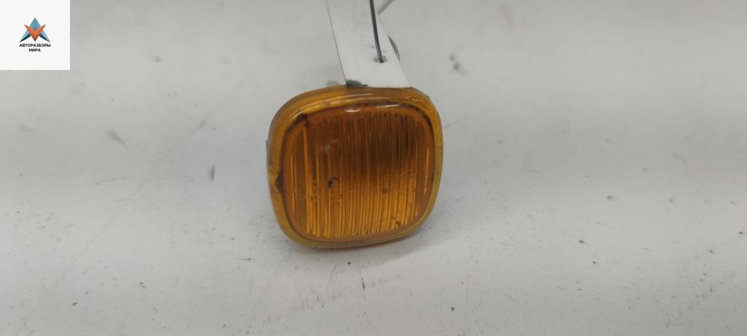 повторитель передний правый Audi A4 B5 1997, 1.6 л., бензин, МКПП, серый, седан, 4D0949127B - фото №1