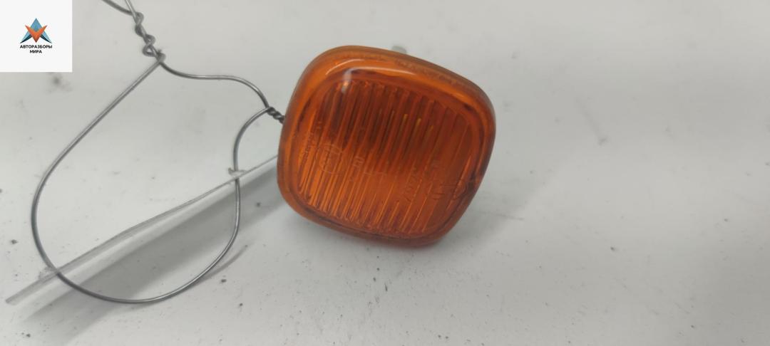 повторитель передний правый Audi A4 B5 1996, 1.6 л., бензин, МКПП, серый, седан, 4D0949127 - фото №1