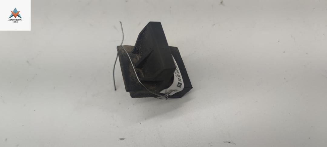 кронштейн (крепление) Audi A6 4A/C4 1996, 2.5 л., дизель, МКПП, красный, универсал, 4A0823499C - фото №1