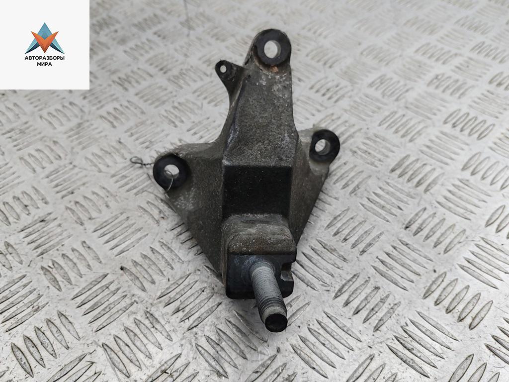 кронштейн КПП Ford Focus 1 поколение 1999, 1.6 л., i, бензин, МКПП, серый, хетчбэк 5 дв., 98AB7M125CF - фото №1