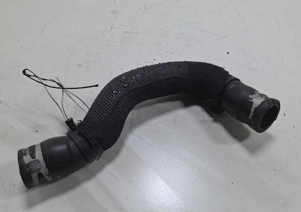 патрубок отопителя (печки) Audi A4 B7 2005, 2.0 л., дизель