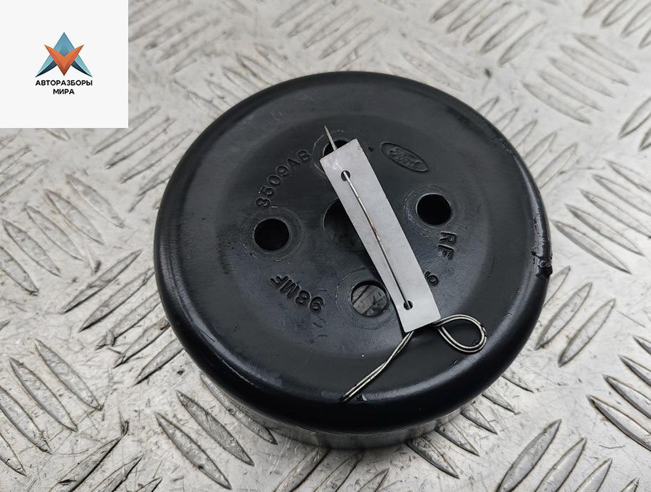 шкив помпы Ford Focus 1 поколение 1999, 1.6 л., i, бензин, МКПП, серый, хетчбэк 5 дв., 98MF8509AB - фото №1