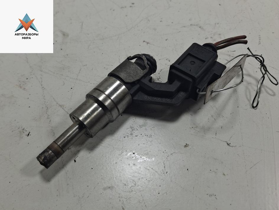 форсунка Skoda Octavia mk2 (A5 1Z) 2005, 1.6 л., бензин, МКПП, чёрный, универсал, 03C906036A - фото №1