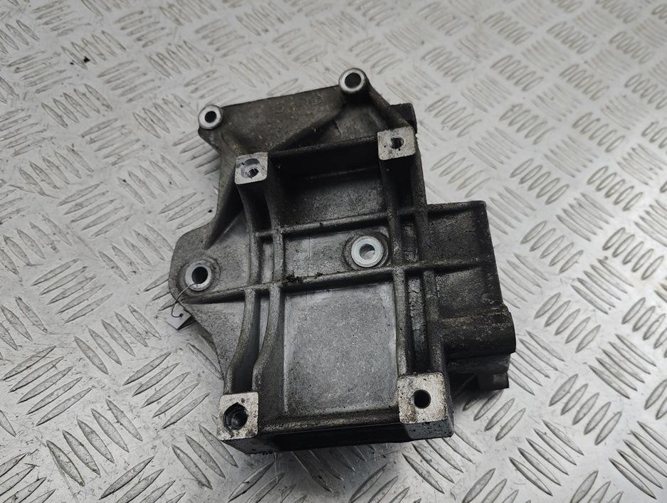 кронштейн компрессора кондиционера Audi A4 B5 1999, 1.8 л., бензин, МКПП, синий, седан, 058260885C