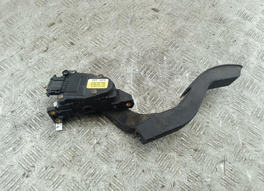 педаль Audi A6 C5 1999, 2.4 л., бензин, АКПП, серый, универсал, 8D1723523A