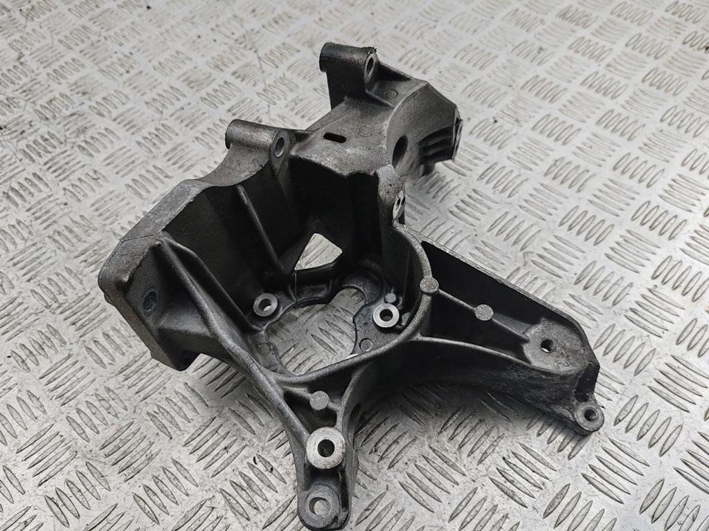 кронштейн генератора Renault Scenic I 2002, 1.9 л., дизель, АКПП, чёрный, минивэн, 7700113574
