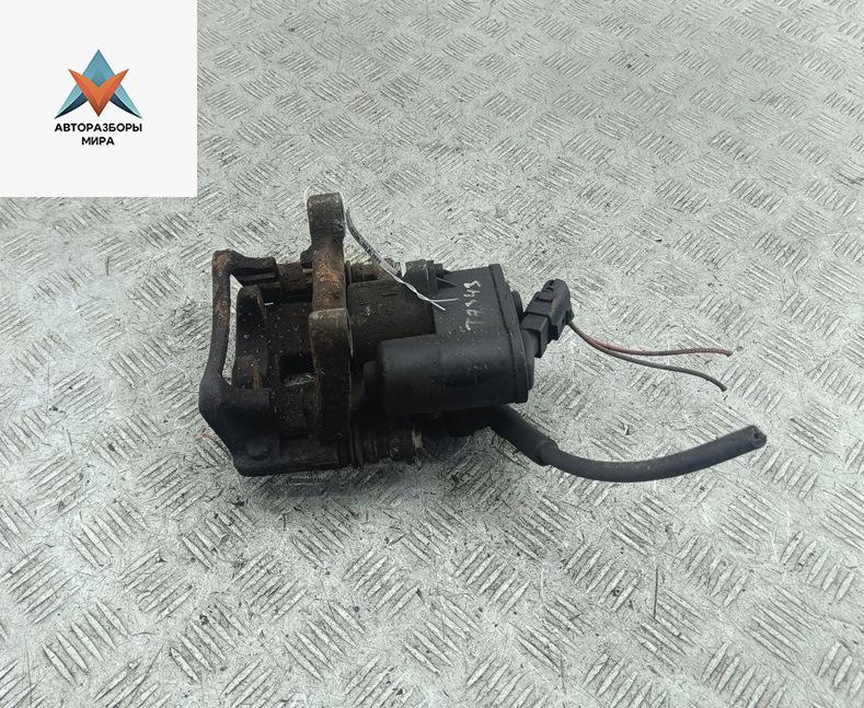 суппорт задний правый Volkswagen Passat B6 2006, 2.0 л., дизель, МКПП, серый, универсал - фото №1