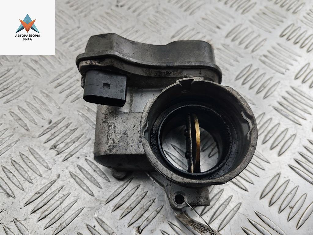 заслонка дроссельная Volkswagen Passat B6 2008, 2.0 л., дизель, АКПП, чёрный, универсал, 03G128063B - фото №1