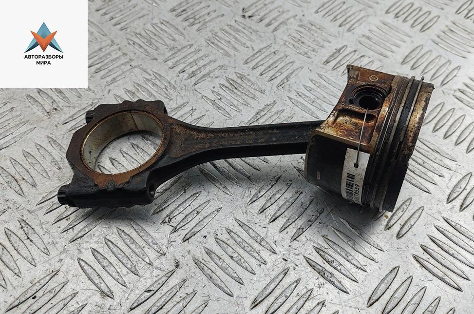 поршень Volkswagen Golf 4 поколение 2001, 1.4 л., бензин, МКПП, синий, хетчбэк 3 дв. - фото №1