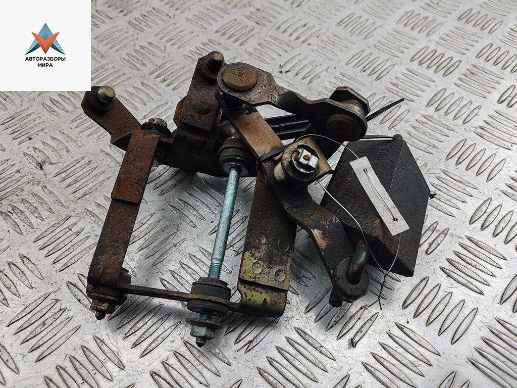 механизм выбора передач Volkswagen Golf 4 поколение 2000, 1.4 л., бензин, МКПП, серый, хетчбэк 5 дв., 1J0711202D - фото №1