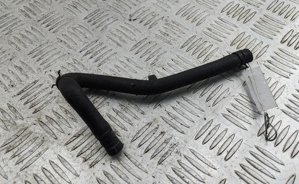 патрубок (трубопровод, шланг) Volkswagen Passat B5 2000, 1.6 л., бензин, МКПП, серый, универсал, 8D0121107D