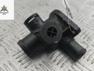 фланец (тройник) системы охлаждения Volkswagen Passat B4 1995, 1.6 л., бензин, МКПП, синий, универсал, 037121145F