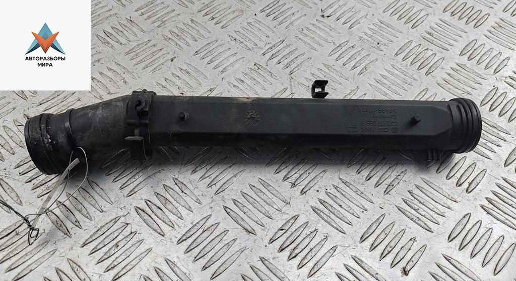 трубка охлаждающей жидкости Volkswagen Golf 4 поколение 2000, 1.4 л., бензин, МКПП, 032121065D - фото №1