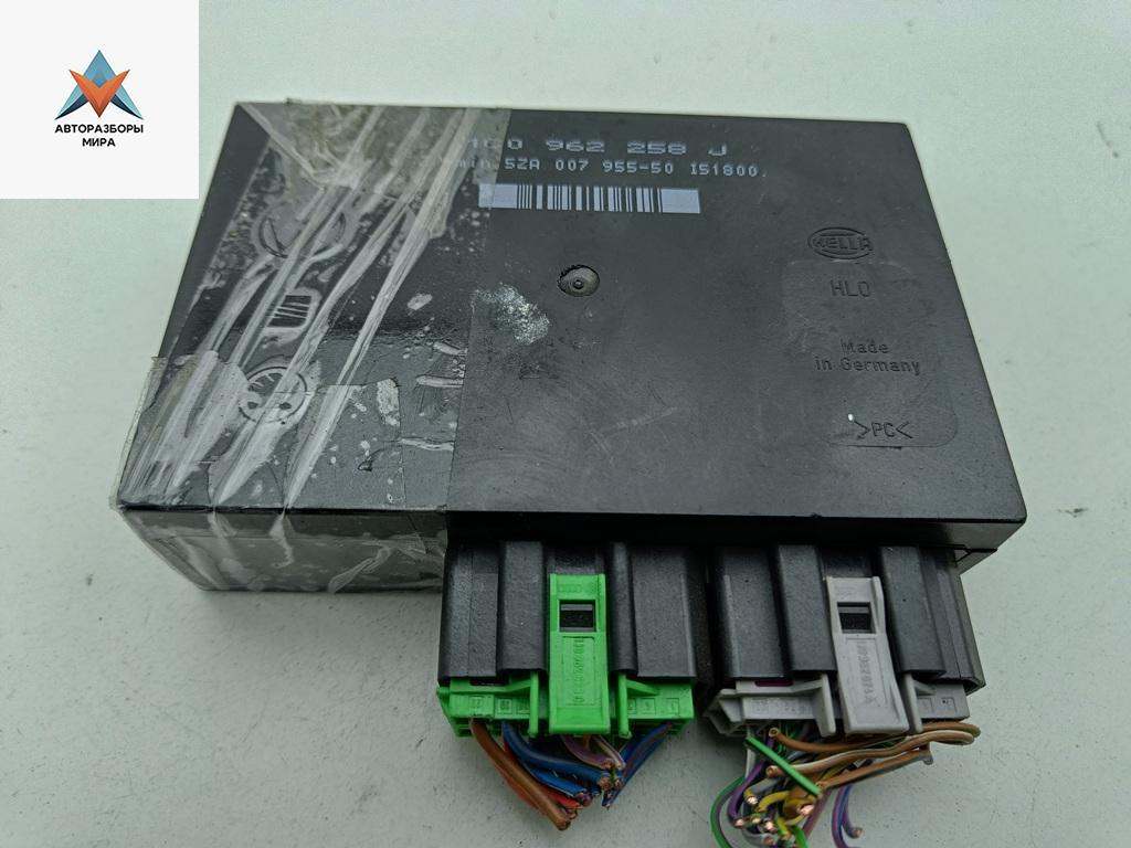 блок комфорта Volkswagen Golf 4 поколение 2000, 1.4 л., бензин, МКПП, серый, хетчбэк 5 дв., 1C0962258J - фото №1