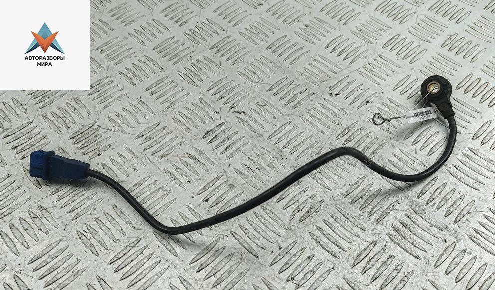 датчик детонации Volkswagen Passat B4 1995, 1.6 л., бензин, МКПП, синий, универсал, 054905377C - фото №1