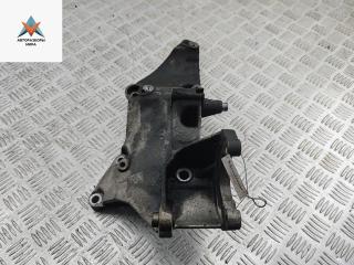 кронштейн генератора Volvo S40 1 поколение [рестайлинг] 2003, 1.9 л., дизель, МКПП, серый, универсал, 8200183234