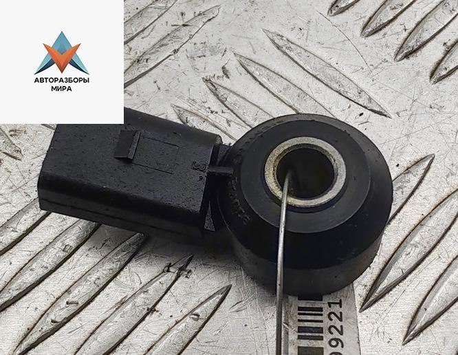 датчик детонации SEAT Leon 2 поколение 2006, 1.6 л., бензин, МКПП, красный, хетчбэк 5 дв., 030905377C - фото №1