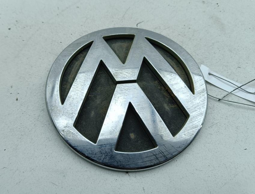 эмблема Volkswagen Golf 5 поколение 2005, 1.4 л., бензин, МКПП, синий, хетчбэк 5 дв., 5M0853630 - фото №1