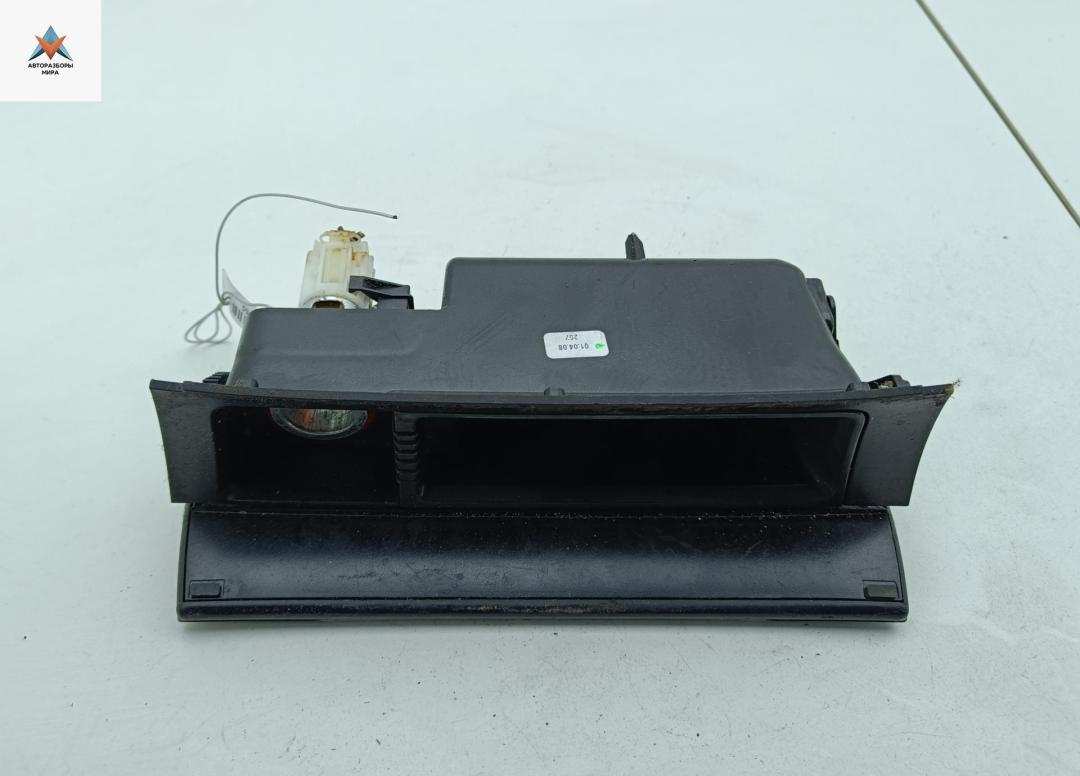 пепельница Volkswagen Passat B6 2008, 2.0 л., дизель, МКПП, чёрный, универсал, 3C0857961G, 3C0863284GH - фото №1