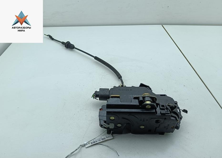 замок двери задней левой Volkswagen Golf 4 поколение 2000, 1.4 л., бензин, МКПП, серый, хетчбэк 5 дв., 3B4839015A - фото №1