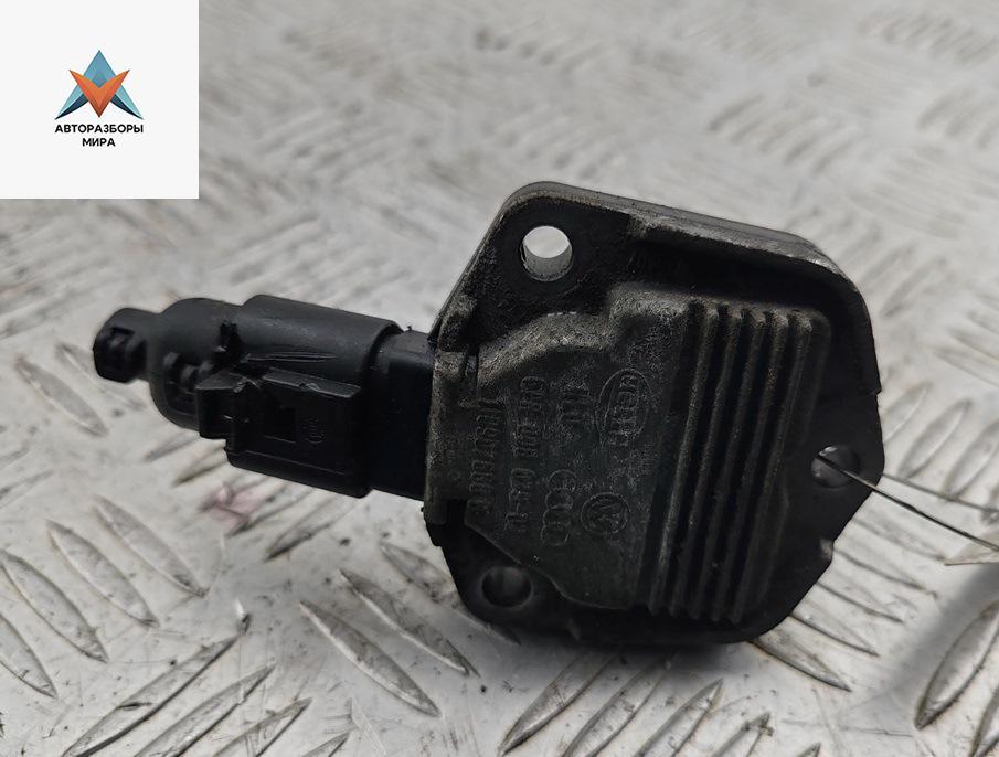 датчик уровня масла Volkswagen Golf 4 поколение 2001, 1.4 л., бензин, МКПП, синий, хетчбэк 3 дв., 1J0907660B - фото №1