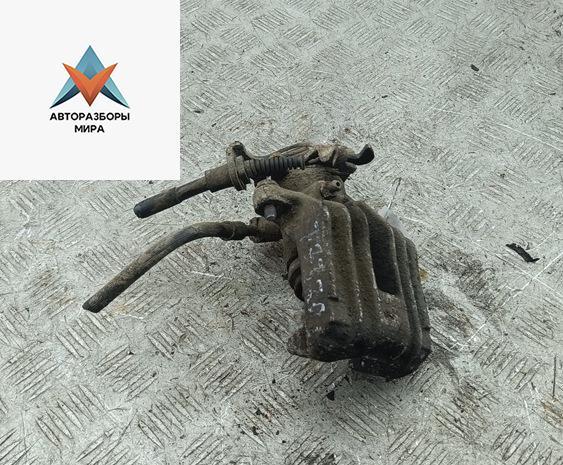 суппорт задний левый Audi A4 B5 1997, 1.6 л., бензин, МКПП, серый, седан - фото №1