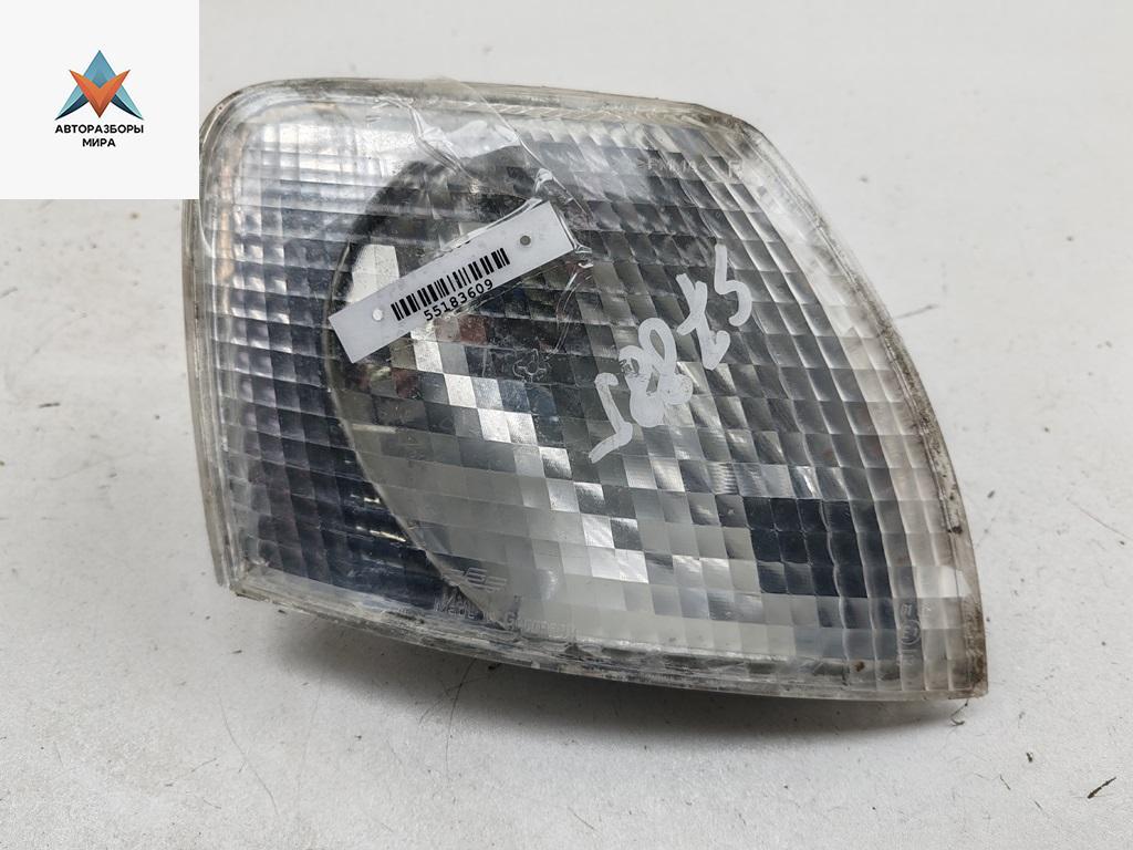 Поворотник (указатель поворота) правый Volkswagen Passat B5 1999, 1.6 л., бензин, МКПП, синий, универсал, 3B0953050C - фото №1