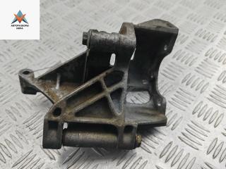 кронштейн гидроусилителя Volkswagen Golf 3 поколение 1997, 1.8 л., бензин, АКПП, зелёный, хетчбэк 5 дв., 028145523E, 028145531C