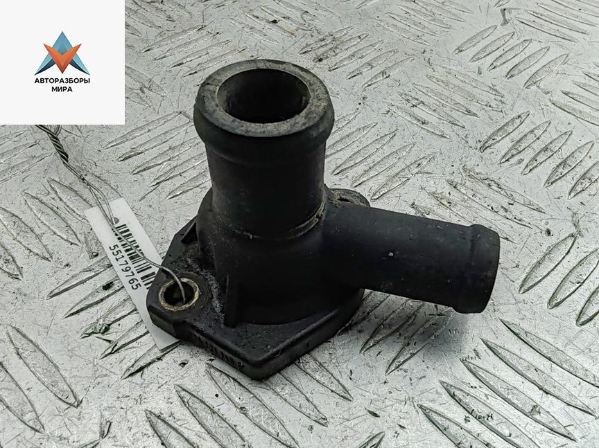 фланец (тройник) системы охлаждения Volkswagen Golf 3 поколение 1997, 1.8 л., бензин, АКПП, зелёный, хетчбэк 5 дв., 026121145F - фото №1