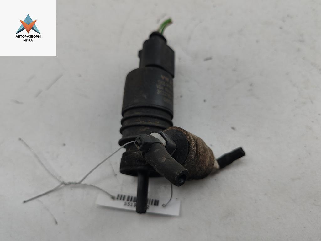 насос (моторчик) омывателя стекла Volkswagen Passat B6 2008, чёрный, универсал, 1K6955651 - фото №1