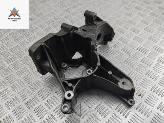 кронштейн генератора Volvo S40 1 поколение [рестайлинг] 2000, 1.9 л., дизель, МКПП, серый, универсал, 7700113574