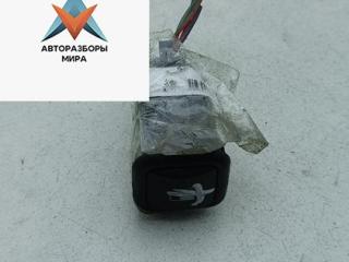 Кнопка открывания лючка топливного бака Volkswagen Passat B5 [рестайлинг] 2000, 1.8 л., бензин, МКПП, синий, универсал, 3B0953833A