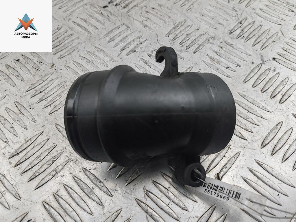 патрубок турбины Volkswagen Caddy 3 поколение 2006, 1.9 л., дизель, 3C0129635 - фото №1